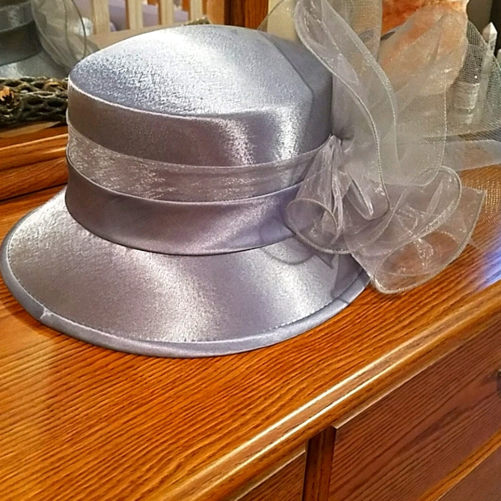B2g1 Vintage fascinator style silver tea hat